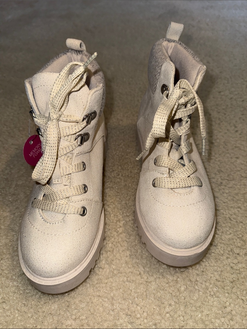 Very Cute Girls Size 2 Lace-Up Winter Boots in Cream Color
